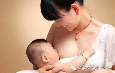 女班长掀了内衣喂我们奶头，令人震惊的校园事件引发热议，究竟背后隐藏着怎样的故事？