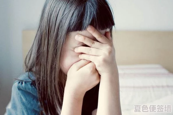 美女和男朋友在一起差差差：探讨恋爱中两性关系的心理动态及其对个人成长的影响